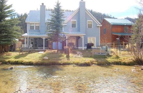 Red River Casa | By the River - On The River - WiFi - Cable - Washer - Dryer - Wood Burning Fireplace - Covered Back Deck