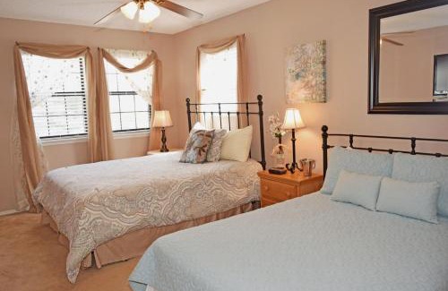 Red River Casa | By the River - On The River - WiFi - Cable - Washer - Dryer - Wood Burning Fireplace - Covered Back Deck