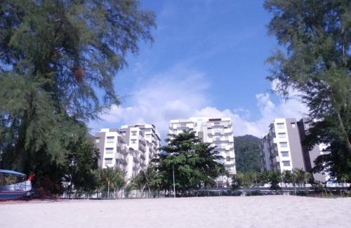 Batu Ferringhi Apartamento | BY THE SEA - Penthouse 3 bedroom