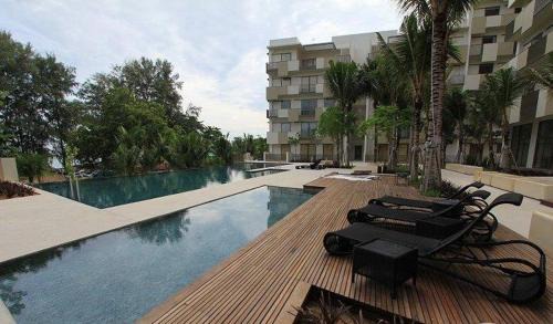 Batu Ferringhi Apartamento | By The Sea with Side Seaview #363A
