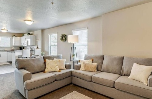 Lakeview Apartamento | By UVU & Nielsens Grove Park|Basketball Court