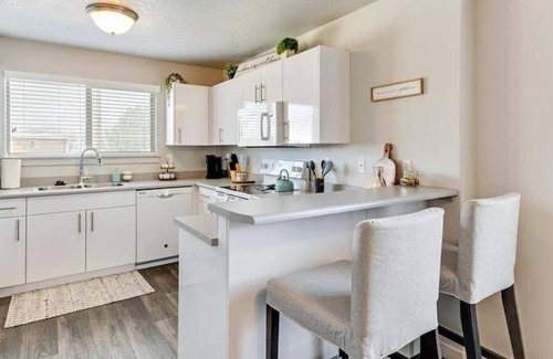 Lakeview Apartamento | By UVU & Nielsens Grove Park|Basketball Court