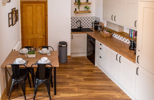 Longford Casa | ByEvo Oswestry Barn - Quirky 2 Bed 1 Bath Barn style annex close to town centre