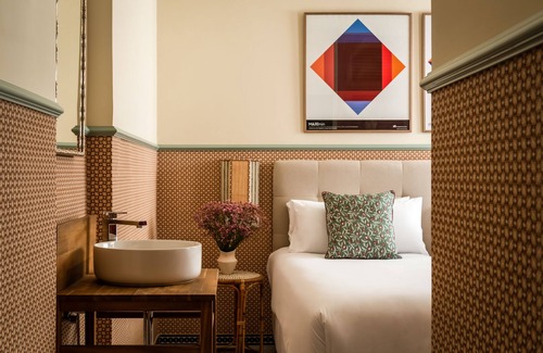 Encarnacion-Regina Hotel | BYPILLOW Abril
