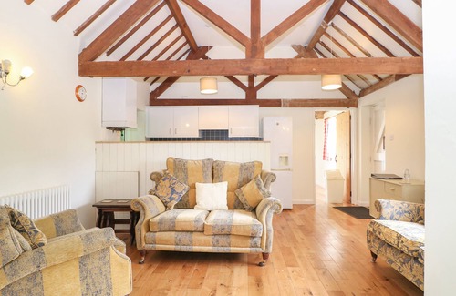 Pulborough Casa | BYRE COTTAGE 4, family friendly, with pool in Storrington