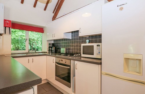 Pulborough Casa | BYRE COTTAGE 4, family friendly, with pool in Storrington