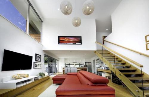 Byron Bay Casa | Byron Sunrise - 4 BR retreat with heated pool