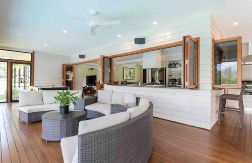 Suffolk Park Apartamento | Byron Treehouse Peaceful 2 bdrm Paperbark View