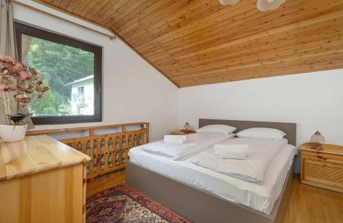 Bystra Casa | Bystra Unique House in the Mountains with Terrace, Garden & Parking by Noclegi Renters