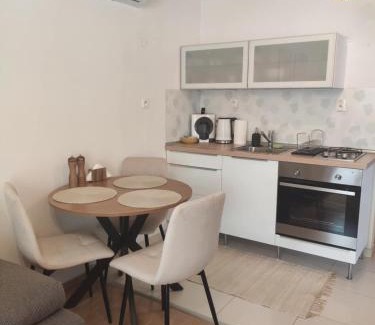 Vrakuna Apartamento | Byt s parkovaním, balkónom, klimatizáciou, free parking