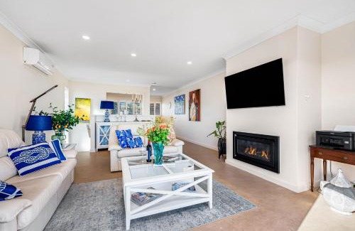 Port Elliot Casa | bythesea-Beachfront cosy fireplace pet friendly