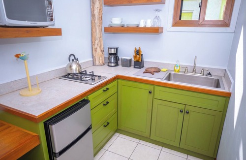 Ciudad de Belice Casa | Bze Nature Nook – 2 Private 1BR Suites, Lagoonfront, Gated, 10 Min from Airport