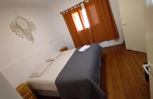 Monte Grande Casa | Cálida Casa - 2 Hab - centro MG -15 min Ezeiza