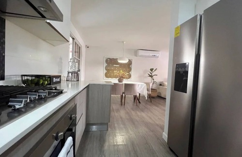 Tumba Vieja Casa | Linda casa completa en la ciudad|5habitaciones|residencial cerrado|BBQ|piscina