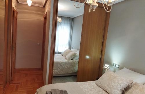 La Corredoria y Ventanielles Apartamento | Céntrico apartamento Oviedo Parking y wifi gratuitos Admite mascotas