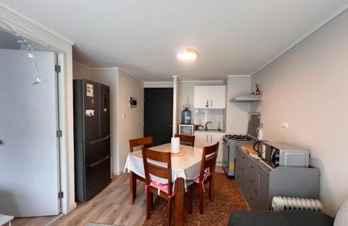 Puerto Montt Apartamento | Céntrico, cómodo y moderno departamento en Puerto Montt con estacionamiento privado incluido