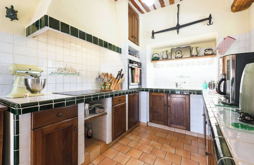 Monoblet Casa | Amplia casa familiar del 18 y sus 120 hectáreas de terreno (piscina, wifi)