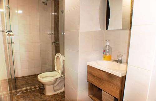 Suramericana Casa | Cómoda Habitación Para Cuatro Personas en el Sector Estadio