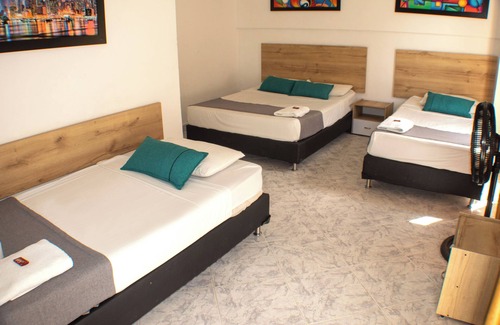 Suramericana Casa | Cómoda Habitación Para Cuatro Personas en el Sector Estadio