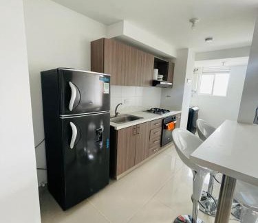 Bello Apartamento | CÓMODO APARTAMENTO CERCA AL METRO LUMINOSO Y MUY AMBPLIO
