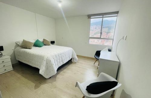 Bello Apartamento | CÓMODO APARTAMENTO CERCA AL METRO LUMINOSO Y MUY AMBPLIO