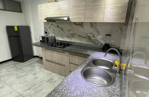 Cuenca Apartamento | Cómodo Apartamento cerca del Aeropuerto