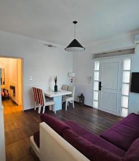 San Juan Apartamento | Cómodo departamento con jardín sobre Avenida Libertador