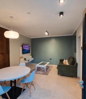 San Juan Apartamento | Cómodo departamento con jardín sobre Avenida Libertador