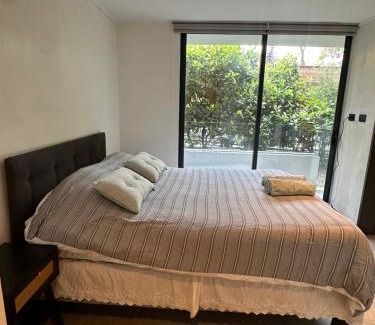 Las Condes Apartamento | Cómodo y moderno departamento