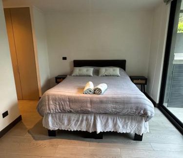Las Condes Apartamento | Cómodo y moderno departamento