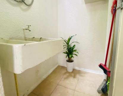 León Apartamento | Cómodo y Pintoresco Depa Al sur de La Ciudad!