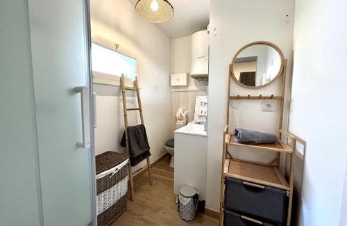 Rochefort Apartamento | Côté Cour - Appartement en plein centre-ville & proche des thermes