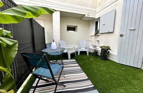 Rochefort Apartamento | Côté Cour - Appartement en plein centre-ville & proche des thermes
