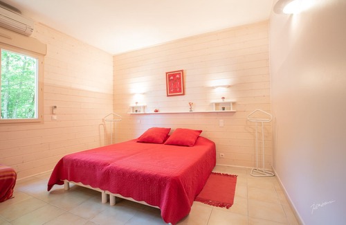 Blanquefort-sur-Briolance Cabaña | CÔTÉ BONAGUIL Chalet moderno - Piscina y tenis - Gîtes de Poubille