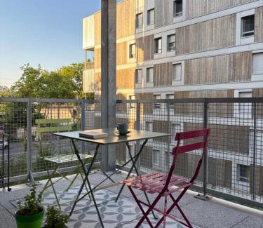 Parilly Apartamento | Côté Parc - appt entier neuf et cosy, parking & au pied du métro à Lyon