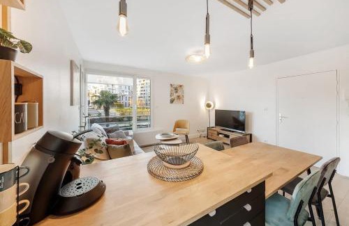 Arsenal-Redon Apartamento | Côté Rivière, appartement T2, terrasse & parking
