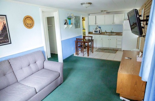Sevier Cabina | C-101) The Bluebird Cabin