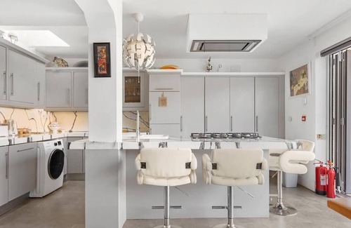 Dudden Hill Casa | c Bright and spacious house