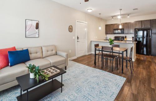 Willowbrook Apartamento | C Creek 8302 I New Construction 2bd Apt I Gated