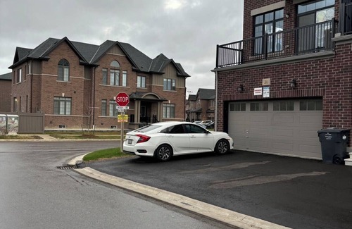 Caledon Casa | C,room Private bathroomB&B hotel near by to the airport.Brand new housfurniture.