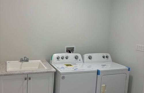 Caledon Casa | C,room Private bathroomB&B hotel near by to the airport.Brand new housfurniture.