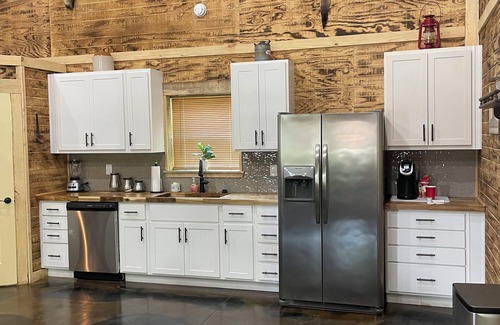 Burlington Cabina | C&S Outfitters Lodge next the Melvern and Flint Hills