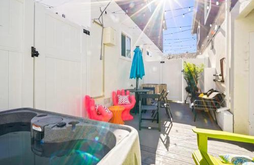 North Hollywood Apartamento | C- Vibrant and Glam NoHo Pad near U-Studios and H-Sign
