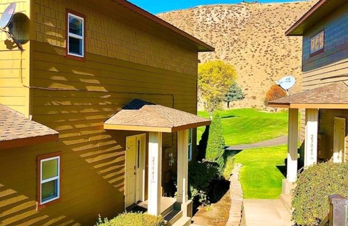 Quincy Casa | C03 Spacious 3BR Townhouse on the Golf Course