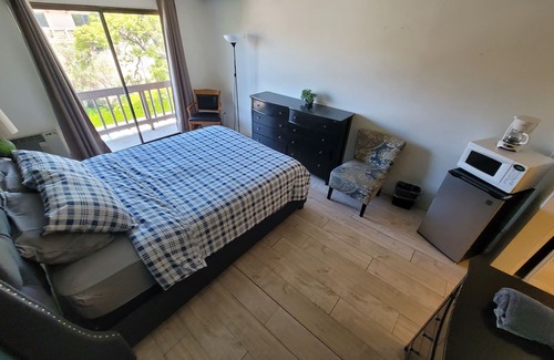 Pico - Robertson Hotel | (C04/C06) Beverly Hills Hotel Style 2 Bedroom Suite