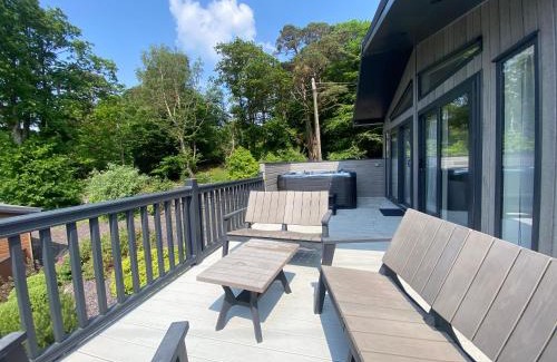 Bethesda Casa | C05 - The Ogwen Lodge with Hot Tub