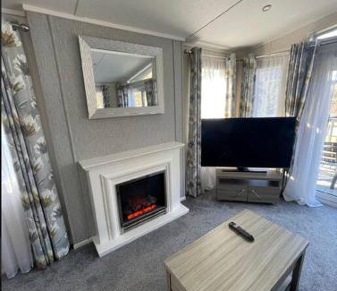 Bethesda Casa | C05 - The Ogwen Lodge with Hot Tub