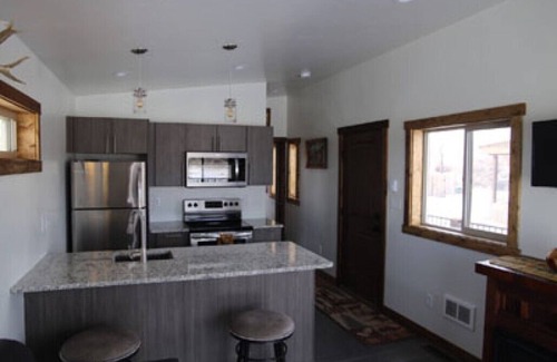 Riverton Cabina | C1: Modern cabin on Wind River on working cattle ranch