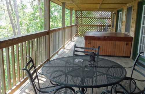 Mount Ida Cabaña | C16, Two bedroom, two bath, log-sided Harbor North luxury cottage with hot tub overlooking Lake Ouachita. by RedAwning