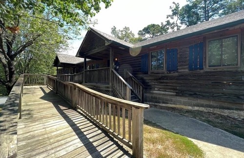 Mount Ida Cabaña | C16, Two bedroom, two bath, log-sided Harbor North luxury cottage with hot tub overlooking Lake Ouachita. by RedAwning
